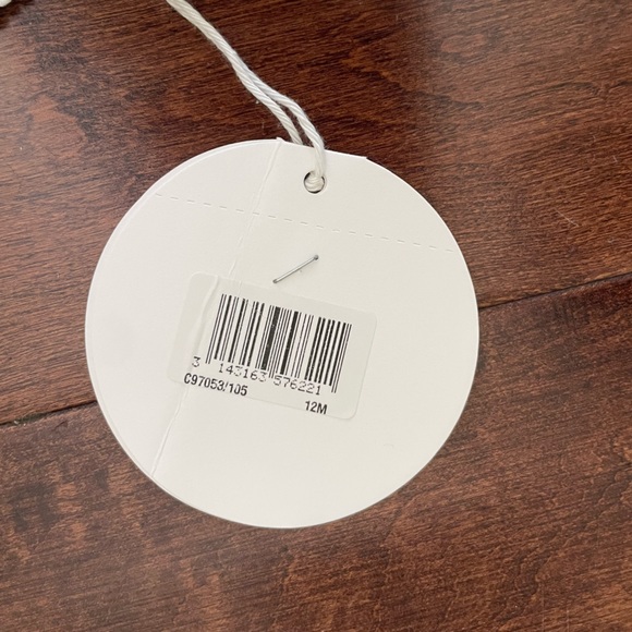 Chloé Onesie and matching Burp Cloth - Picture 5 of 7